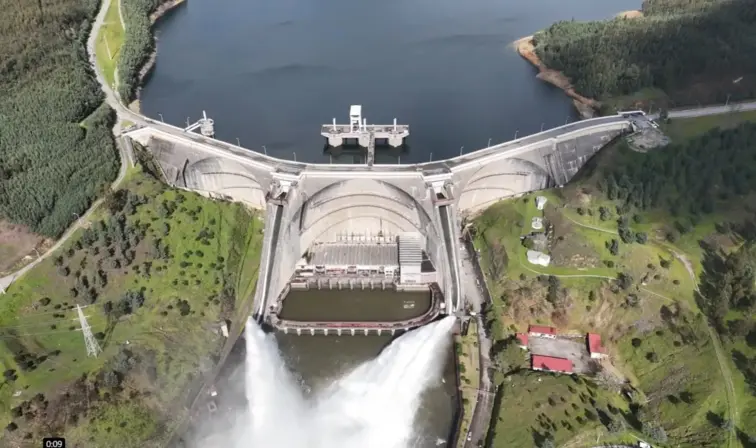 Barragem da Aguieira a fazer descargas